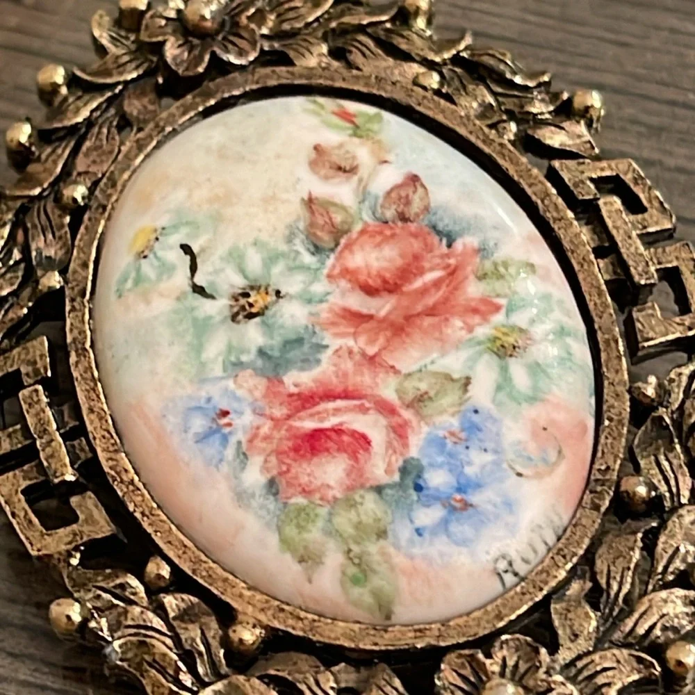 Vintage Hand Painted Ceramic Floral Cameo in a Antique Gold-tone Frame - Picture 15 of 16